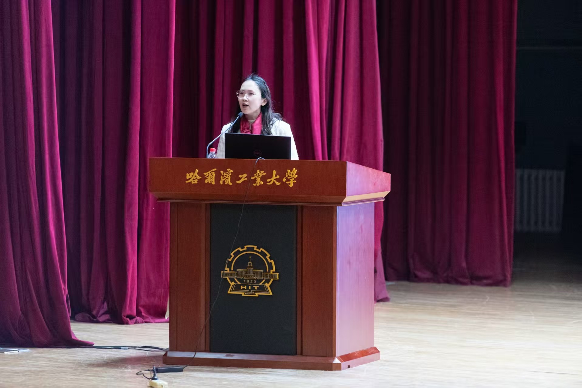 材料学院博士生第一次专题教育年级大会成功举办